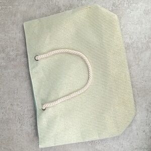 🌼 Green Shimmer Straw Beach Tote Bag